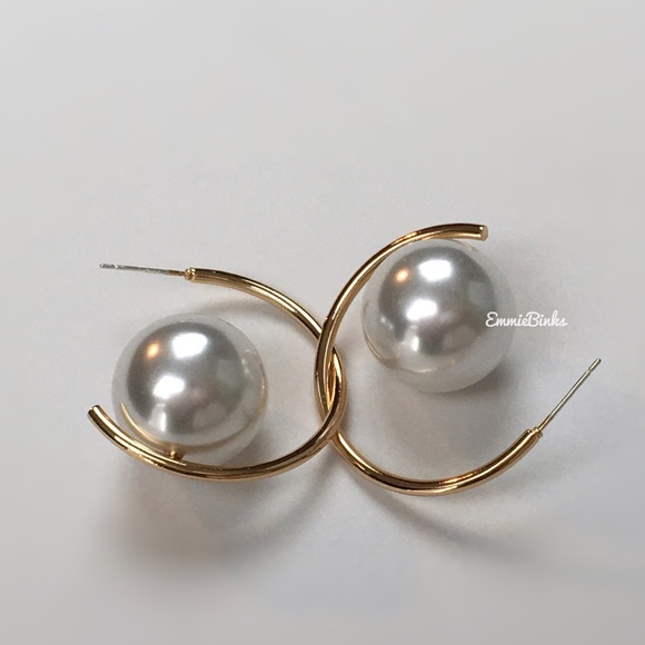 ✨(3for$38) New Anthro Chunky Pearl Accented Hoop Earrings - Picture 6 of 11